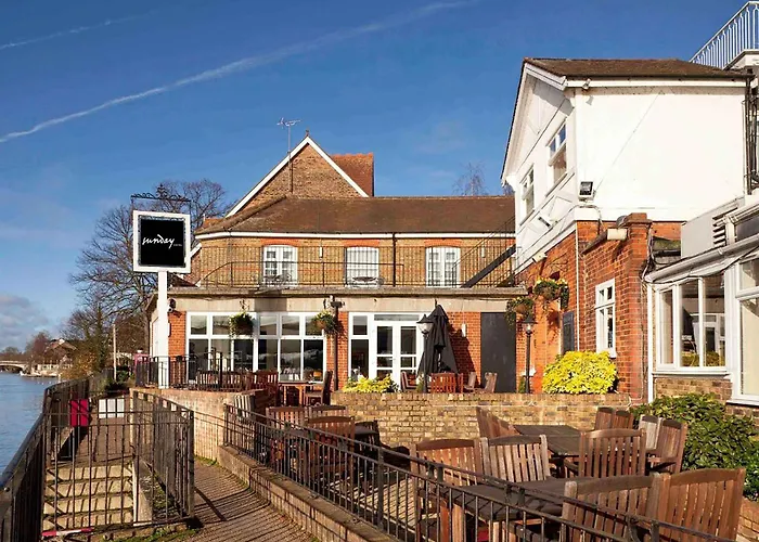 Sunday London Staines-Upon-Thames Heathrow T5