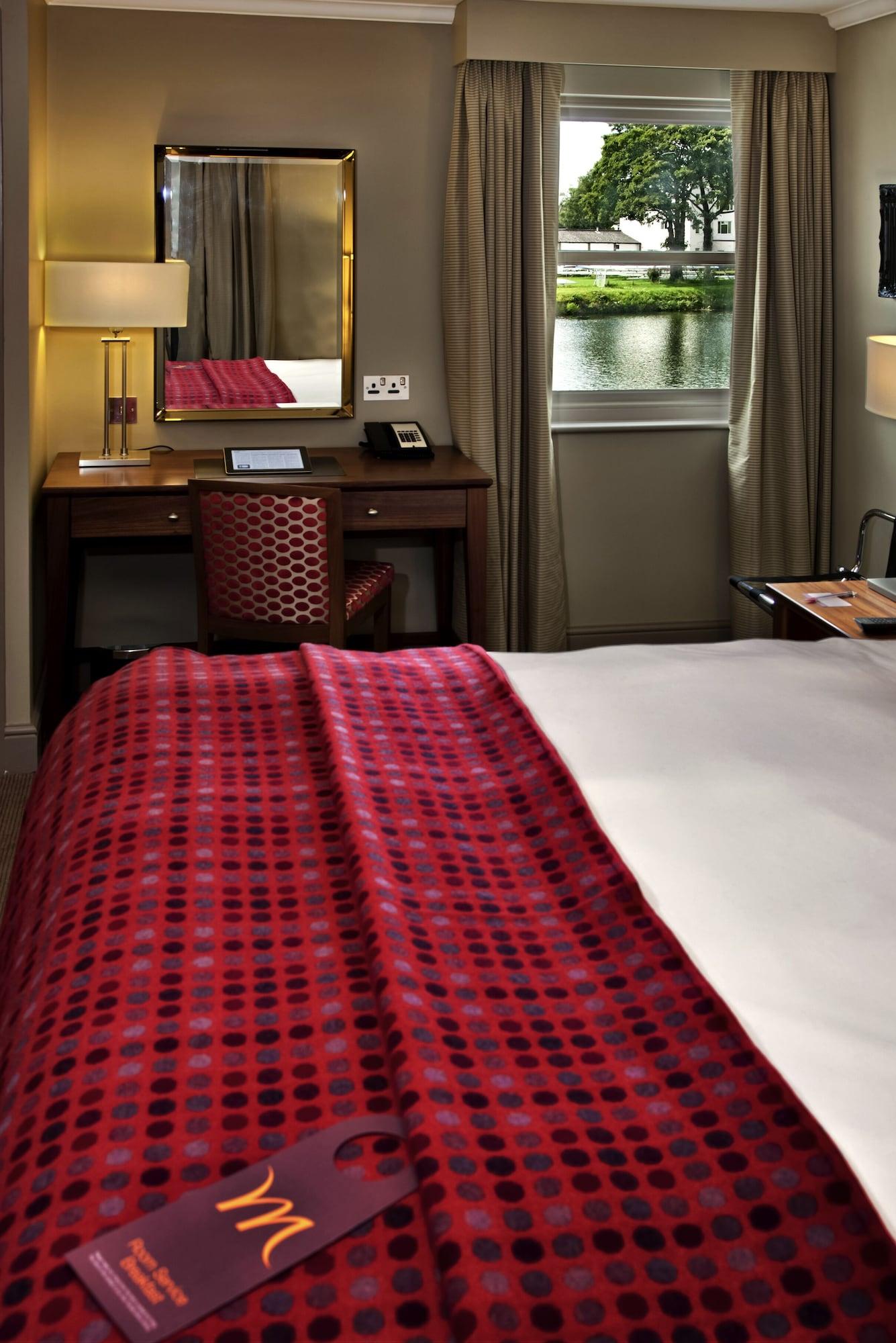 Sunday London Heathrow T5 Hotel 3*