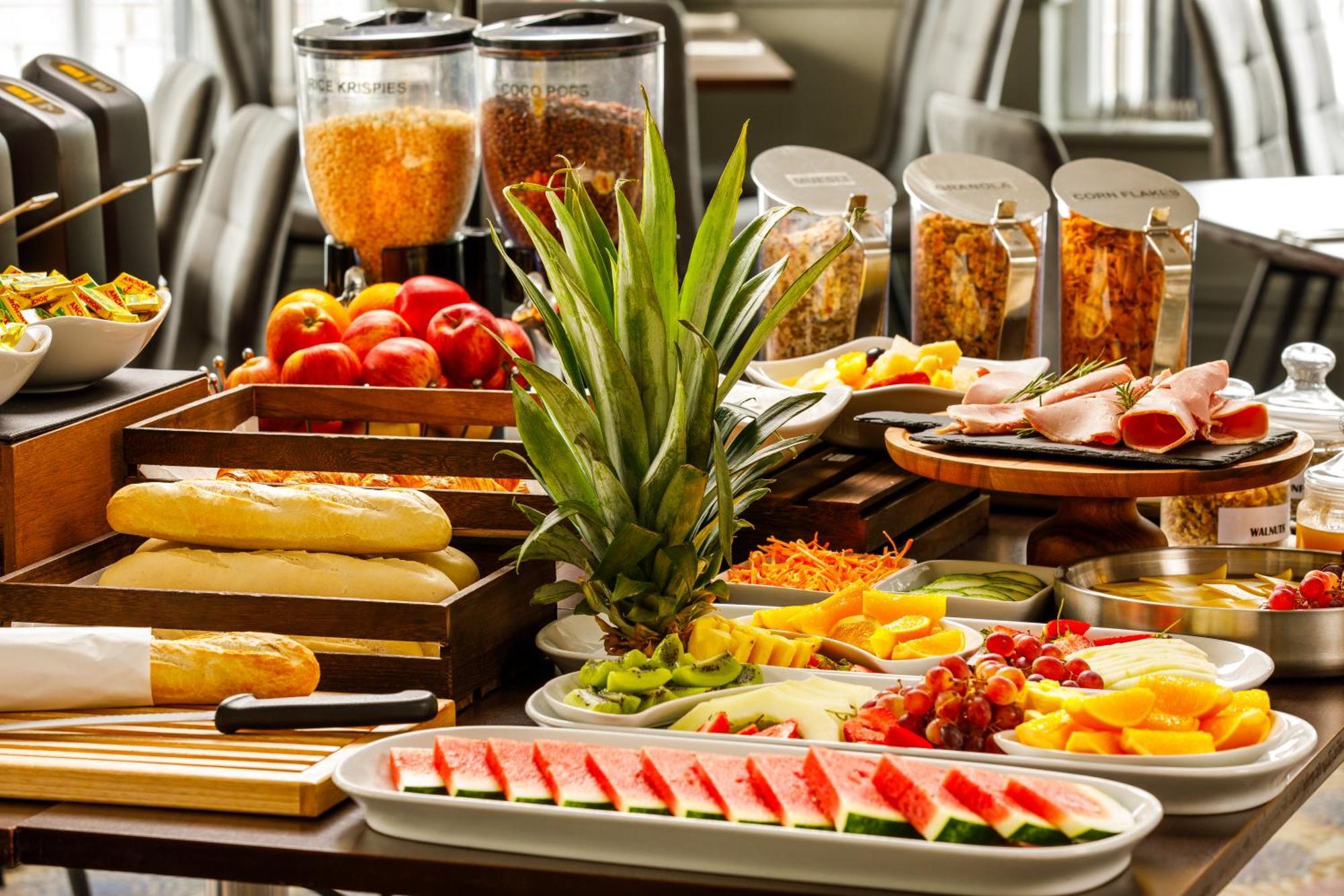 Sunday London Heathrow T5 Hotel Staines-upon-Thames