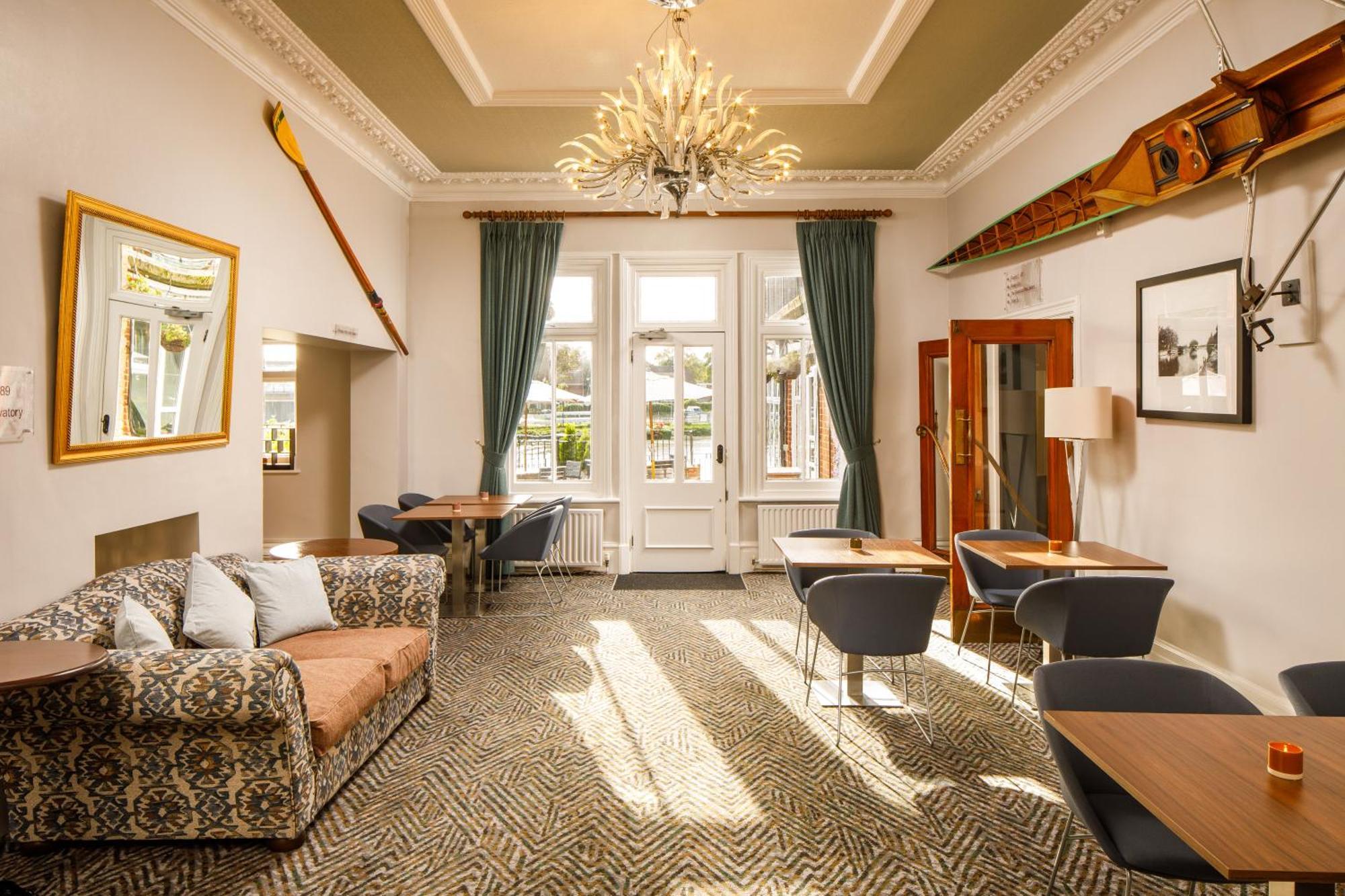 Sunday London Heathrow T5 Hotel Staines-upon-Thames