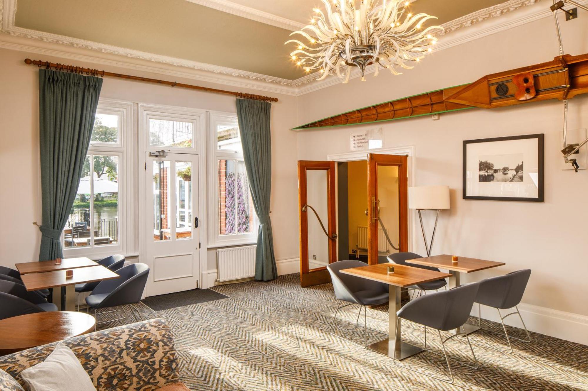 Sunday London Heathrow T5 Hotel Staines-upon-Thames