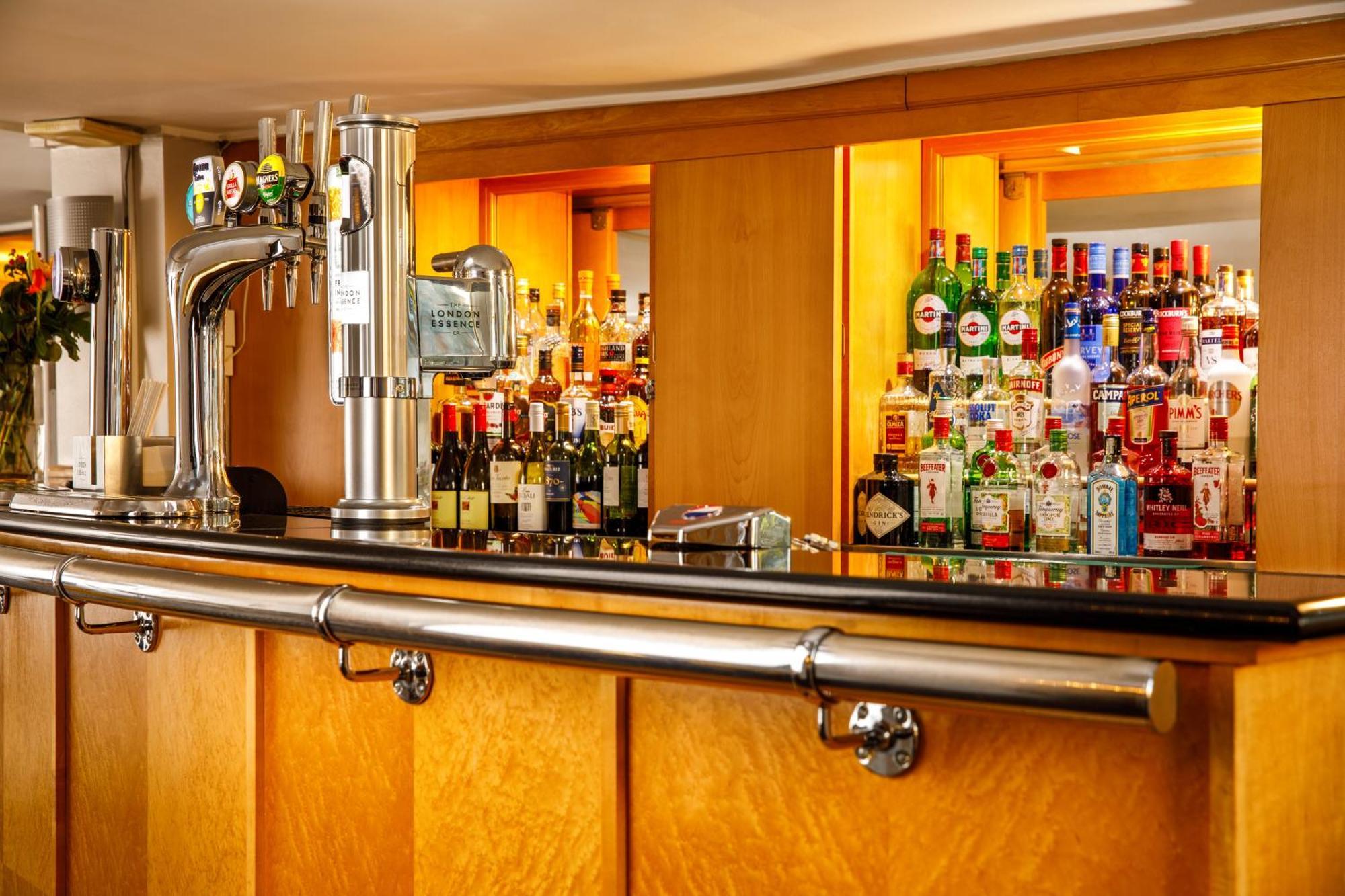 Sunday London Heathrow T5 Hotel 3*