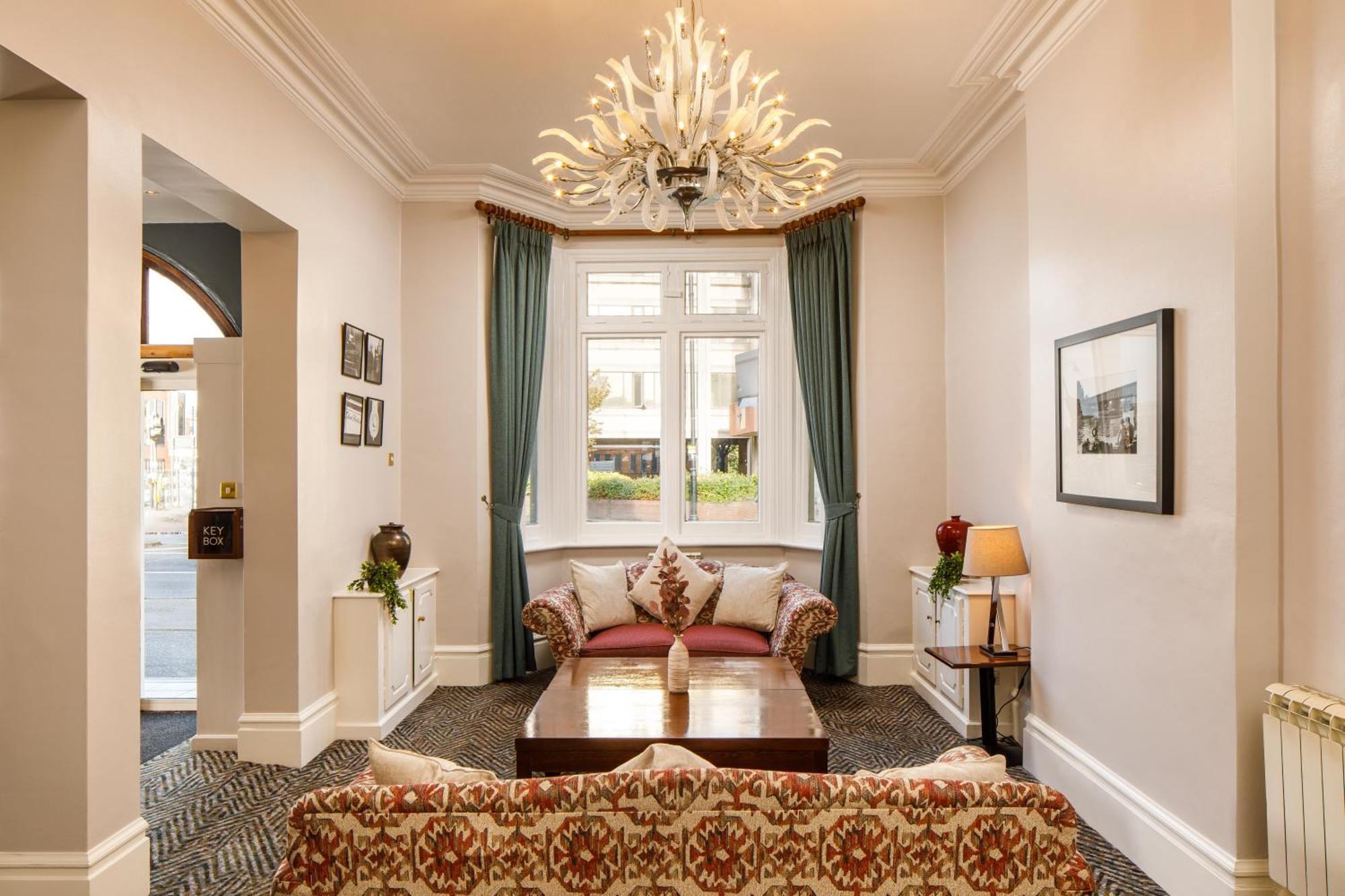 Sunday London Heathrow T5 Hotel Staines-upon-Thames