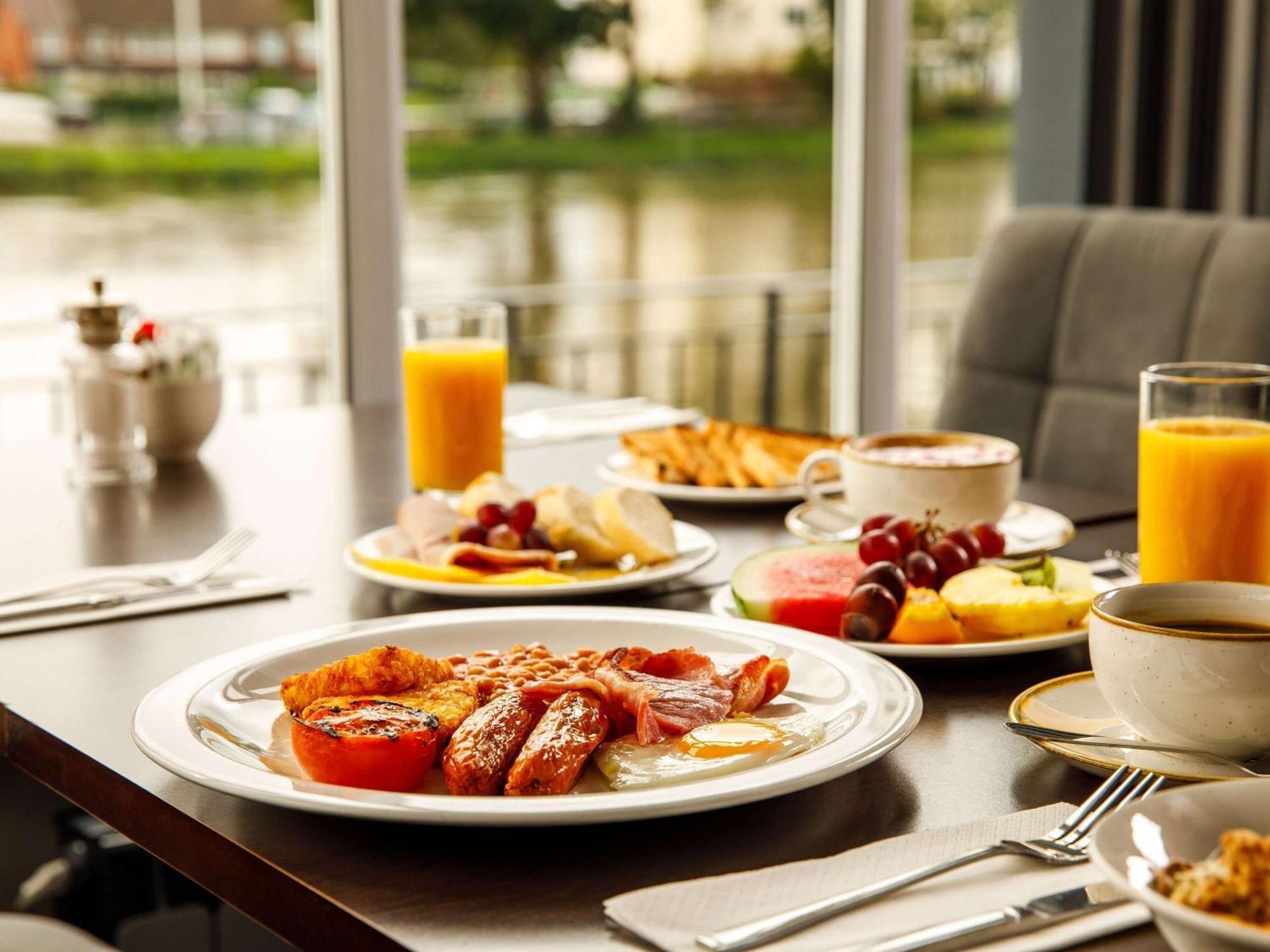 Sunday London Heathrow T5 3* Staines-upon-Thames
