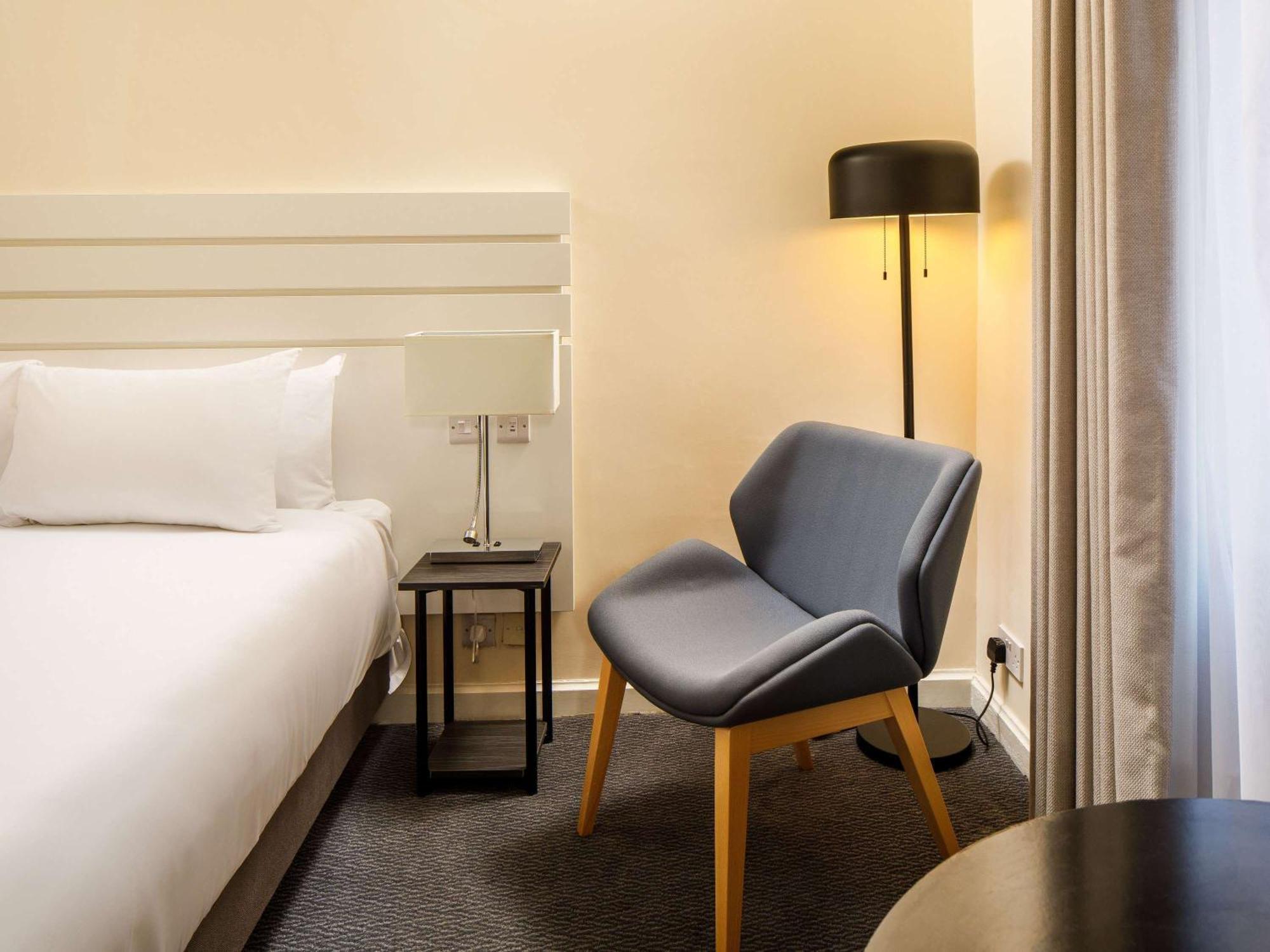 Sunday London Heathrow T5 Hotel 3*