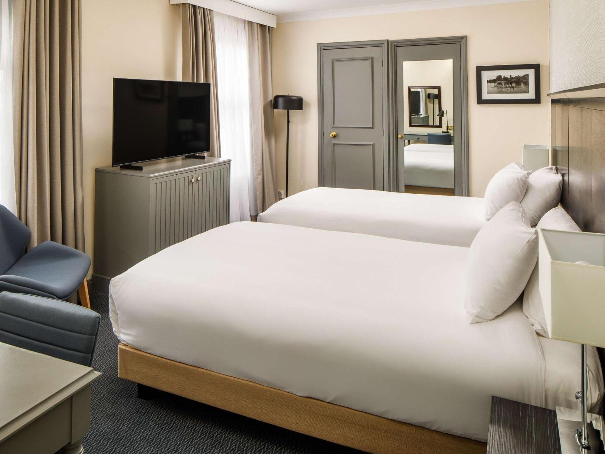 Sunday London Heathrow T5 Hotel Staines-upon-Thames