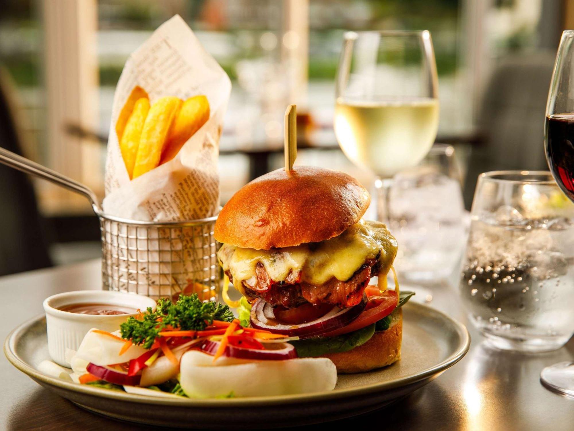 Hotel Sunday London Heathrow T5 Staines-upon-Thames