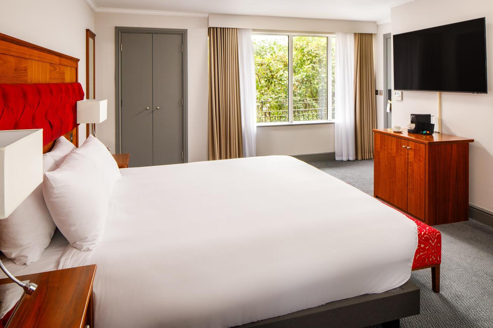 Sunday London Heathrow T5 Hotel 3*