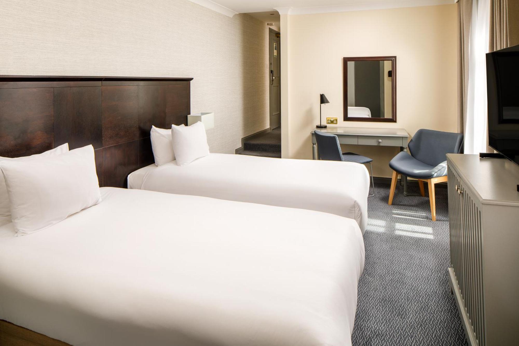 Sunday London Heathrow T5 Hotel Staines-upon-Thames