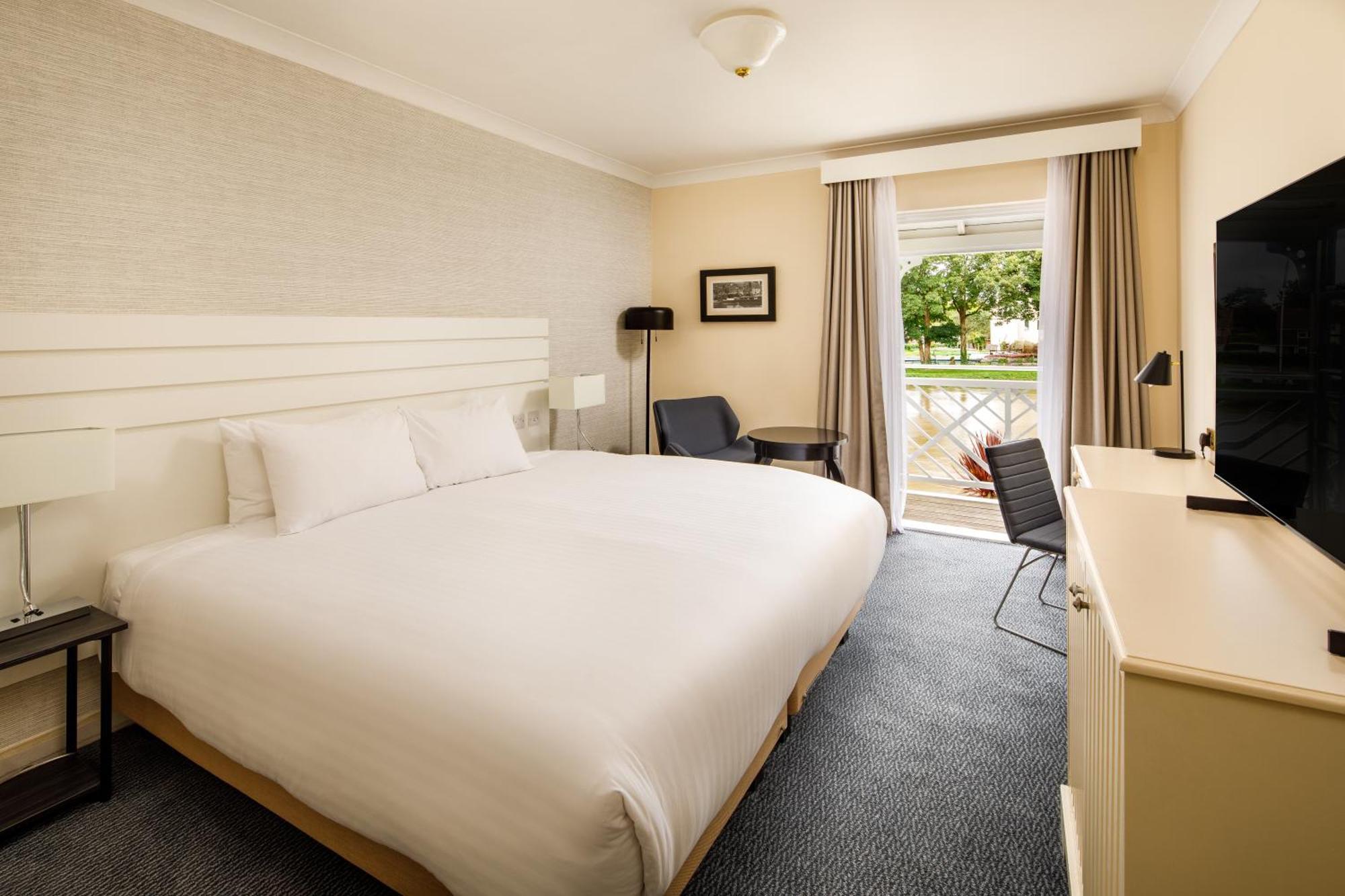 Sunday London Heathrow T5 Hotel 3*