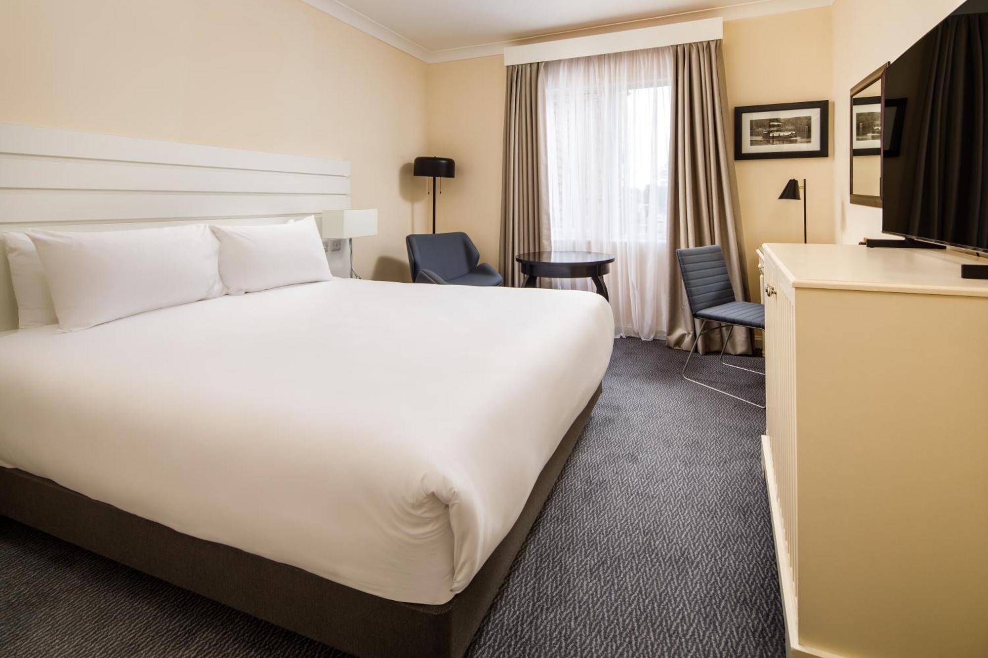 Hotel Sunday London Heathrow T5 Staines-upon-Thames