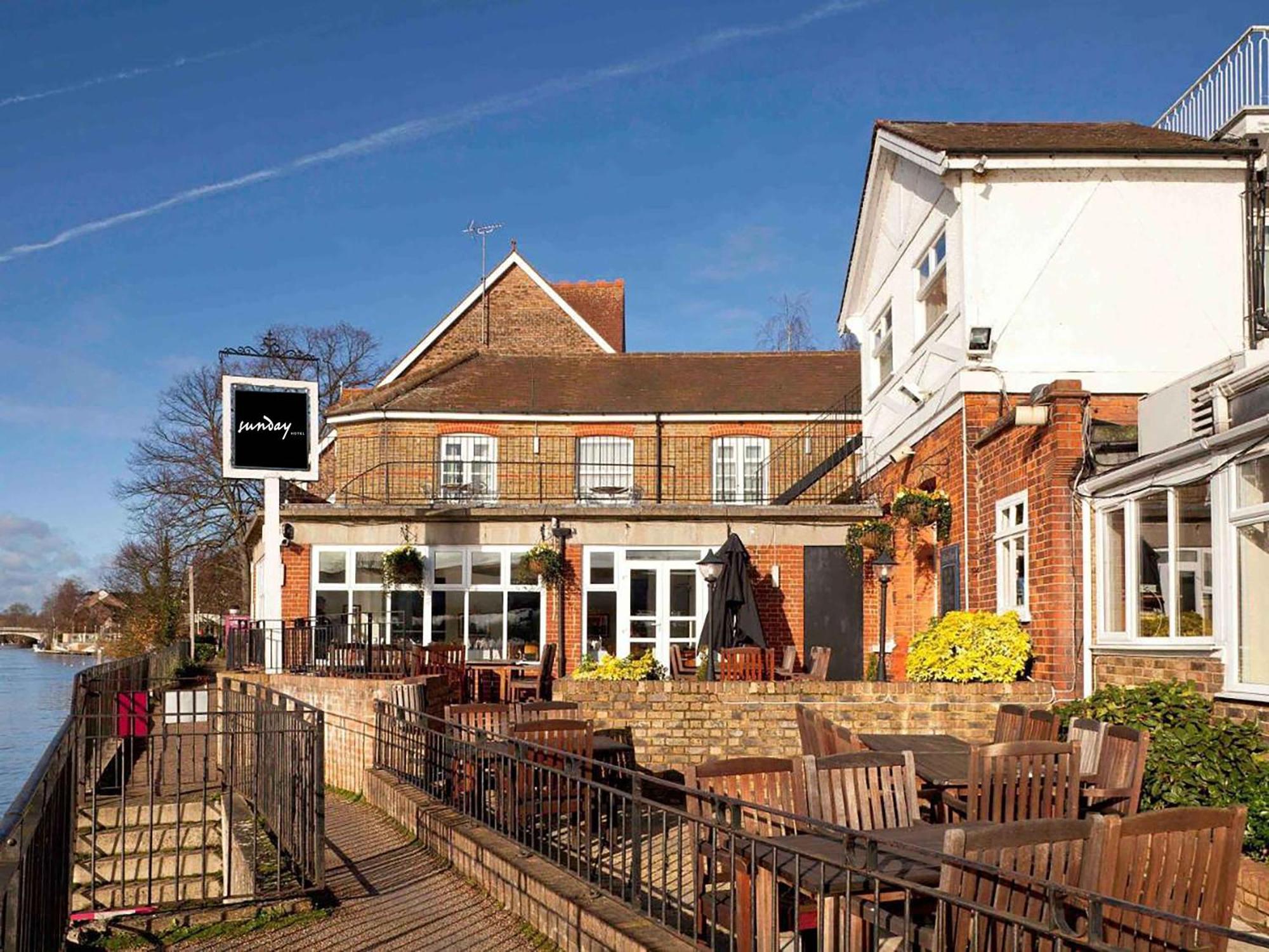Sunday London Heathrow T5 Hotel Staines-upon-Thames