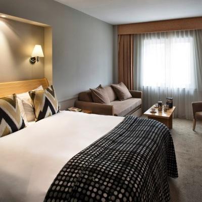Sunday London Heathrow T5 3* Staines-upon-Thames
