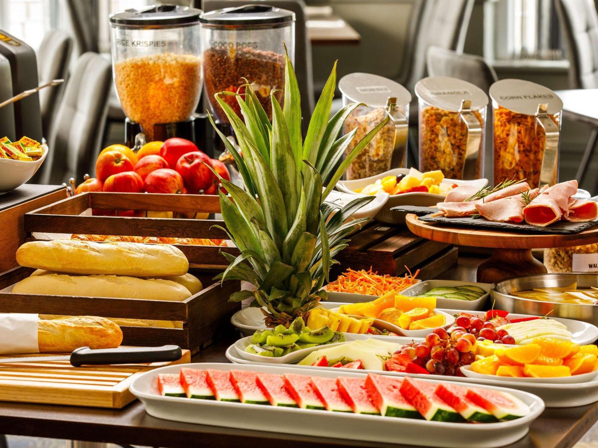 Sunday London Heathrow T5 Hotel Staines-upon-Thames